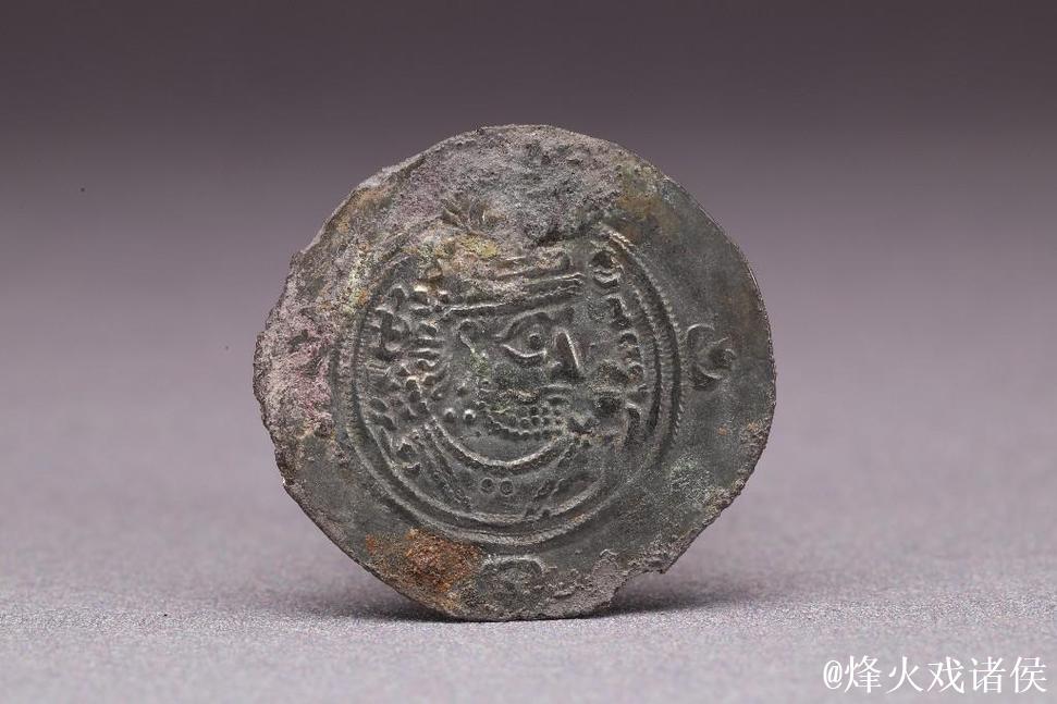 西安一唐墓出土多枚萨珊银币
